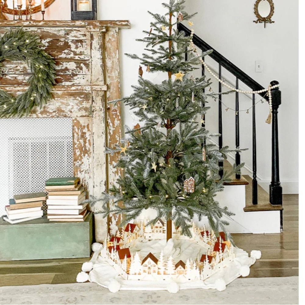 Decor Steals Steal-it-Box Christmas 2021 Wooden Winter Christmas LightUp Village